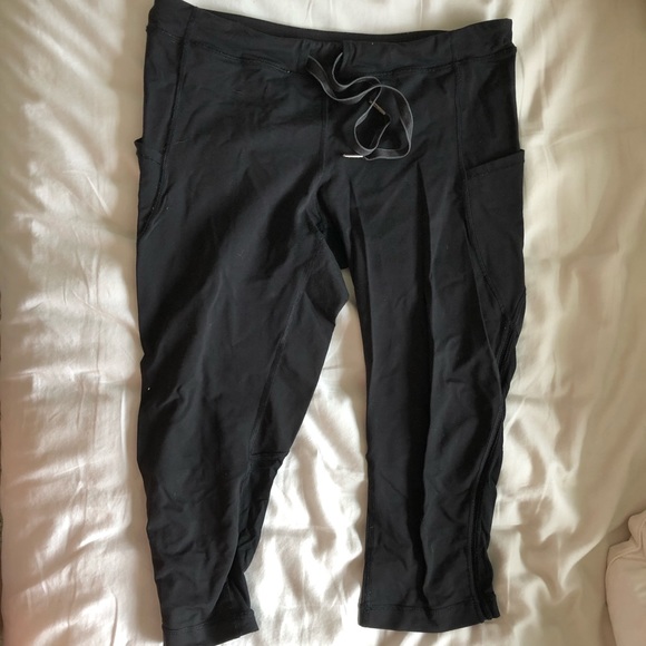 Lululemon Cropped Black workout pants - Picture 1 of 2